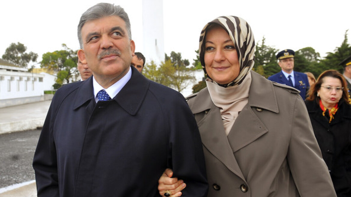 Τουρκία: «Ιντιφάντα» προαναγγέλλει η σύζυγος του Γκιουλ